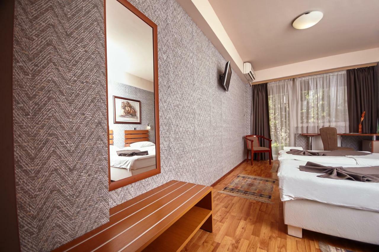 Leonardo Hotel Skopje Luaran gambar